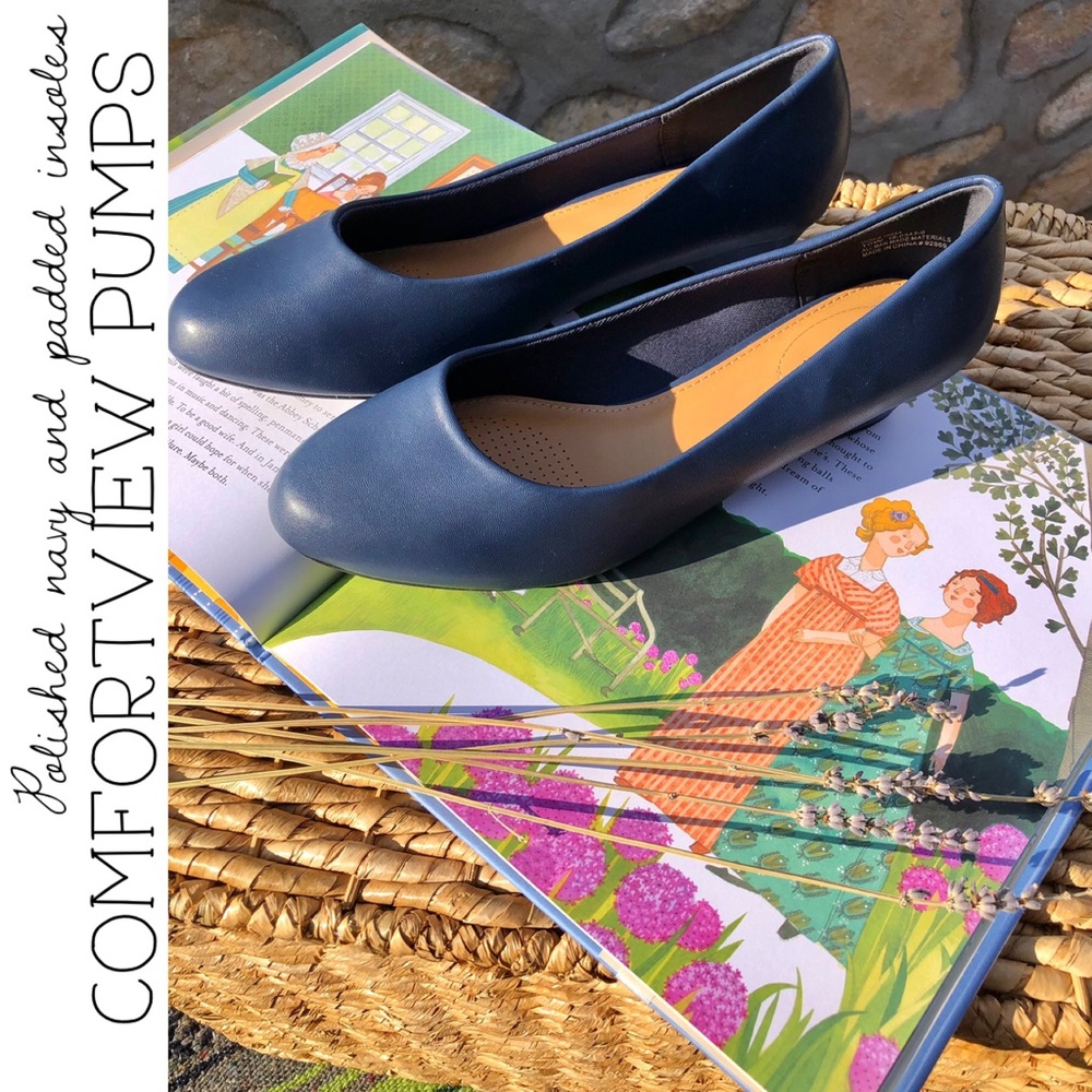 Comfortview Polished Navy Pumps